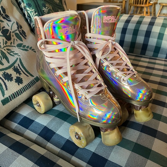 NWOT holographic rose gold/pink impala roller skates - Picture 2 of 9